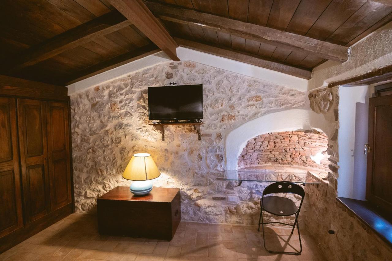 Nena Al Borgo Castello Bed & Breakfast Pico ภายนอก รูปภาพ